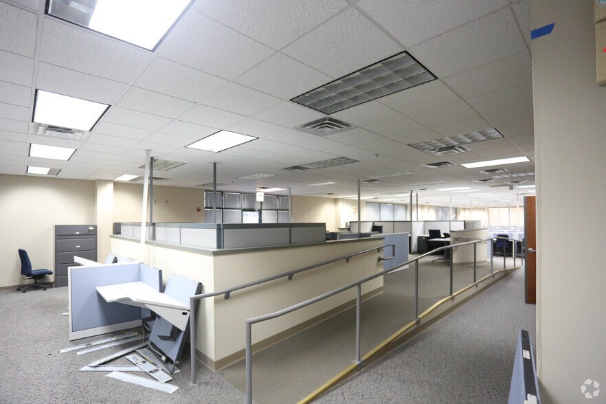More Photos Of 2070 Little Hills Expy, Saint Charles Office For Sale
