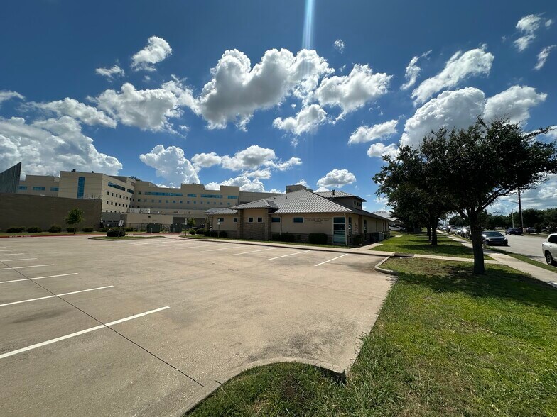 More Photos Of 2601 Scripture St, Denton Medical For Sale