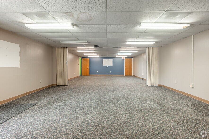 More Photos Of 325 S Fairground St, Marietta Office For Sale