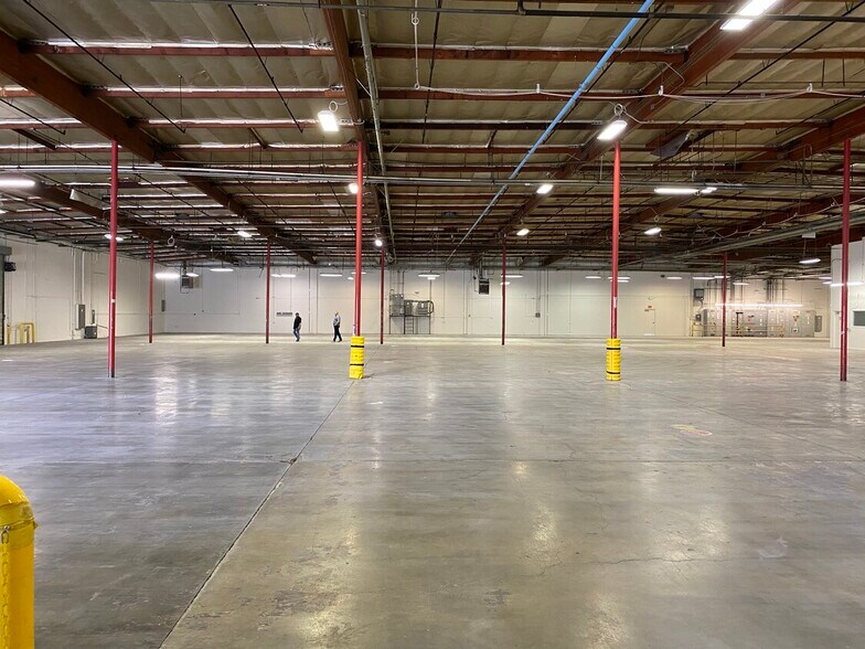 More Photos Of 9505-9541 Mason Ave, Chatsworth Manufacturing For Lease