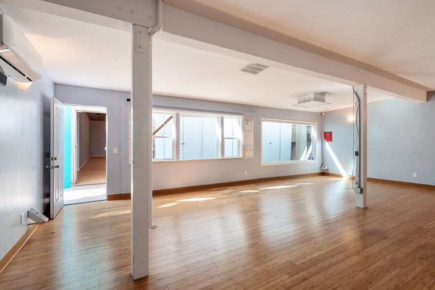 More Photos Of 2215 Main St, Santa Monica Freestanding For Lease
