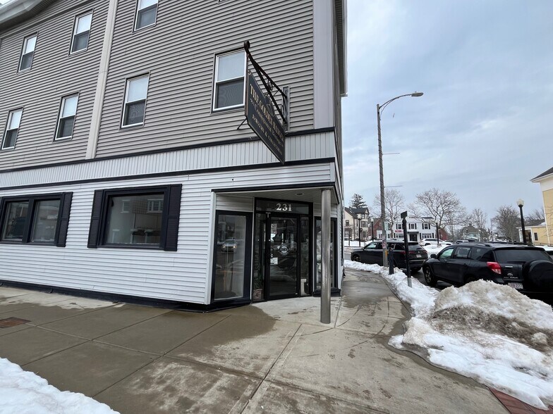 More Photos Of 231 Cabot St, Beverly Storefront Retail Residential For Lease