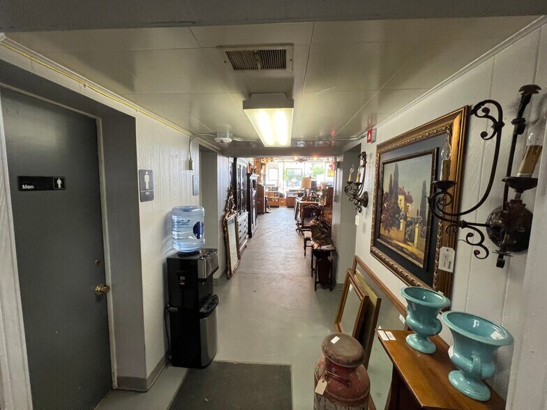 More Photos Of 7829-7839 W Grand Ave, Elmwood Park Warehouse For Sale