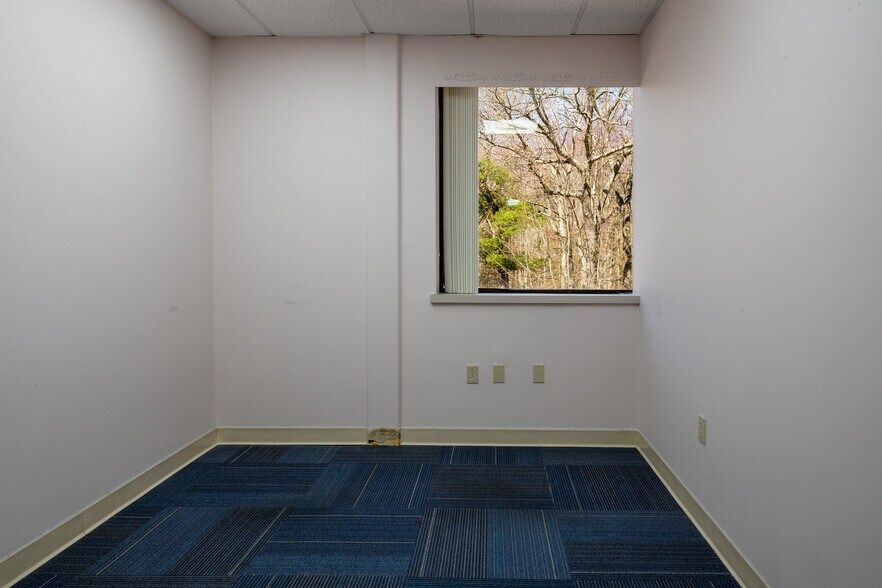 More Photos Of 200 Cordwainer Dr, Norwell Office For Lease