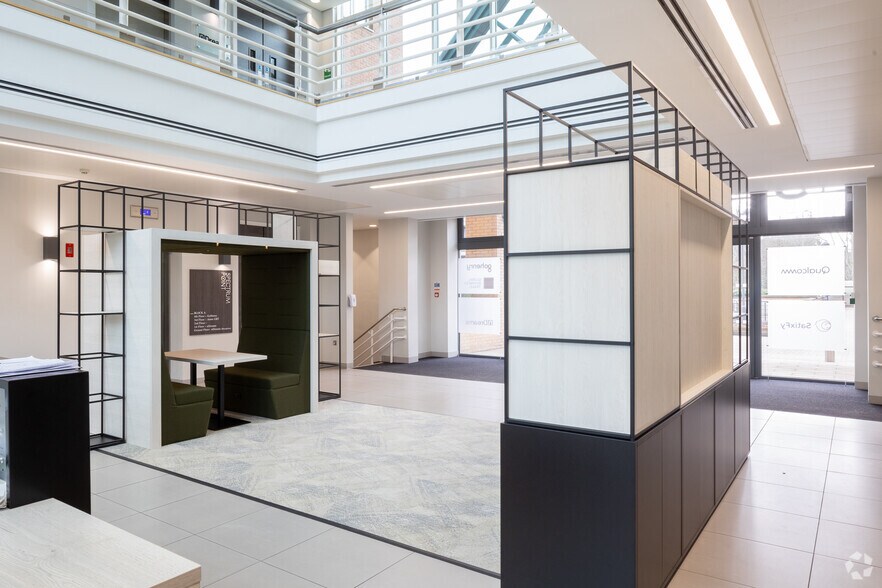 More Photos Of 279 Farnborough Rd, Farnborough Office For Lease