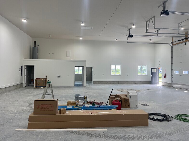More Photos Of 3528 14th Ave, Council Bluffs Flex For Lease