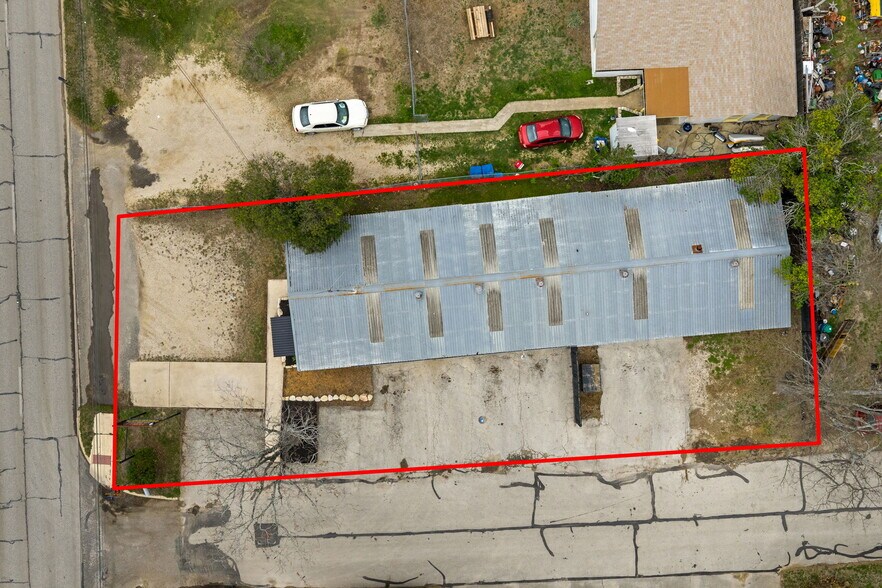 More Photos Of 2610 Memorial Blvd, Kerrville Industrial For Sale