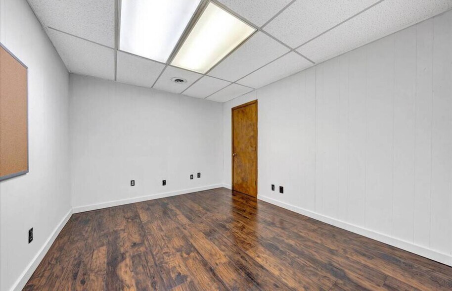 More Photos Of 117 Goodwin Ave, Salem Freestanding For Lease