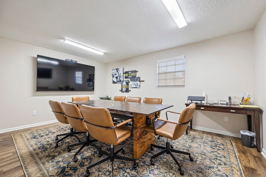 More Photos Of 439 SW Main Blvd, Lake City Office For Lease