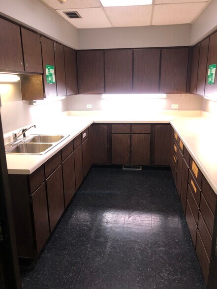 More Photos Of 808 N Broadway Ave, Melrose Park Medical For Lease