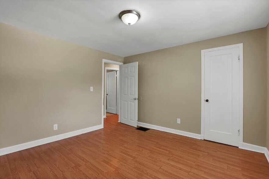 More Photos Of 1079 S James Rd, Columbus Apartments For Sale