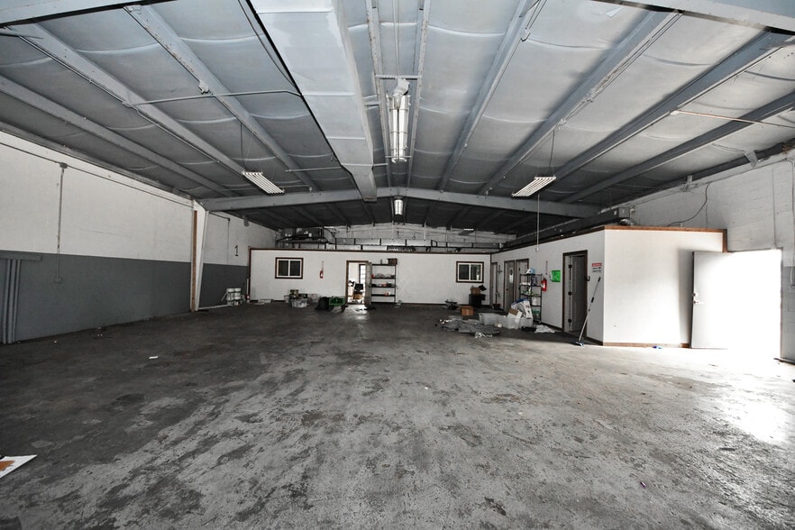 More Photos Of 8603 Shoal Creek Dr, Houston Warehouse For Sale