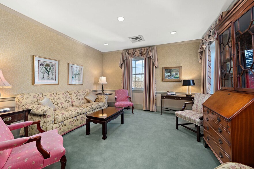 More Photos Of 1442 Coraopolis Heights Rd, Moon Township Hospitality For Sale