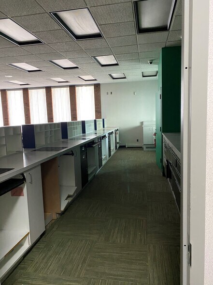 More Photos Of 11275 Allen Rd, Southgate Bank For Sale