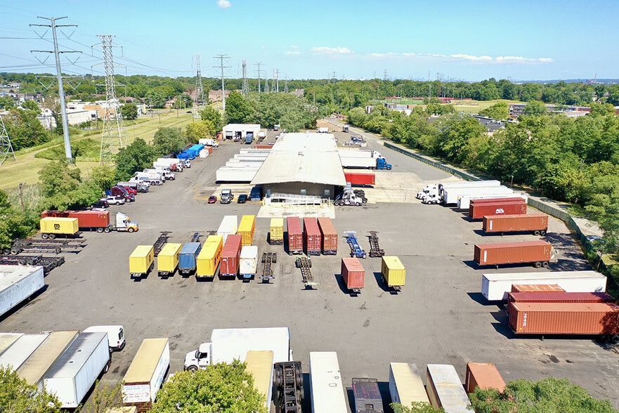 More Photos Of 821 Saint George Ave, Woodbridge Truck Terminal For Lease