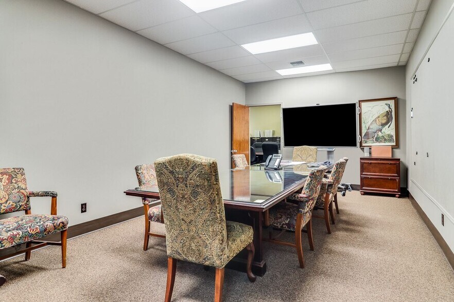More Photos Of 230 Heymann Blvd/200 Travis st, Lafayette Office For Sale