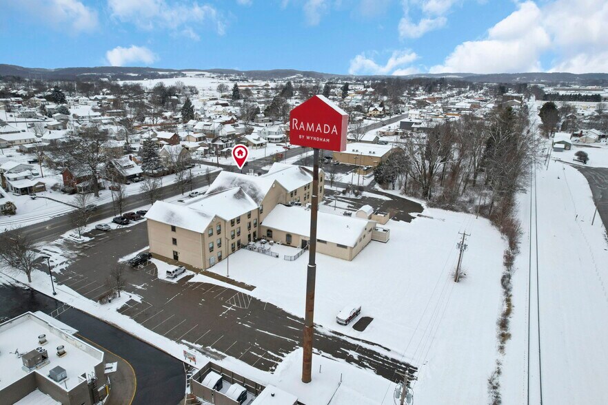 More Photos Of 509 S Wooster Ave, Strasburg Hotel For Sale