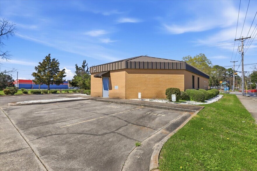 More Photos Of 107 E Vernon Ave, Kinston Healthcare For Sale