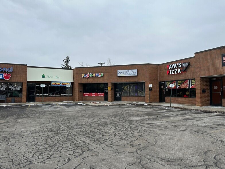 Primary Photo Of 23303-23339 Orchard Lake Rd, Farmington General Retail For Lease