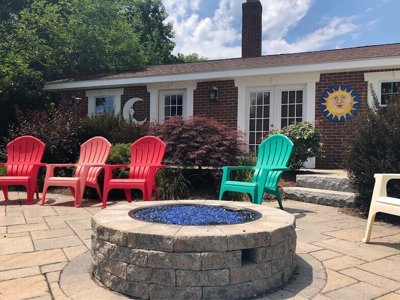 More Photos Of 92 N Summit St, Southington Medical For Lease