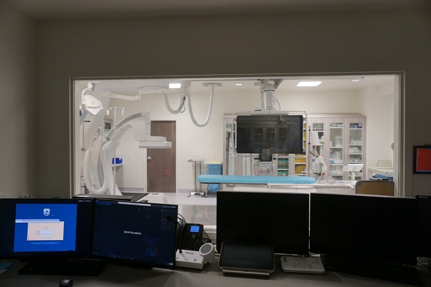 More Photos Of 7529 E Broadway Rd, Mesa Medical For Sale