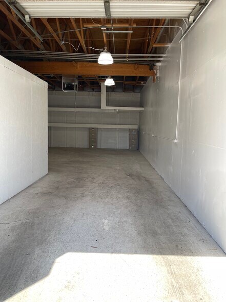 More Photos Of 17252 E Falcon Dr, Fountain Hills Warehouse For Lease