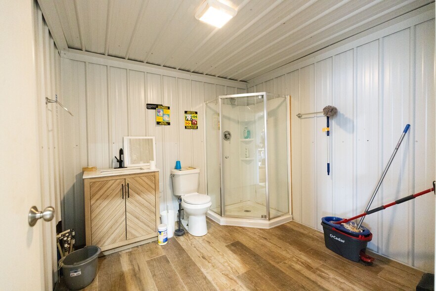 More Photos Of 2199 Roosterville Rd, Roopville Horse Stables For Sale