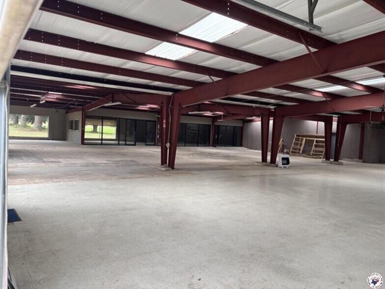 More Photos Of 4210 E 9th St, Texarkana Freestanding For Sale