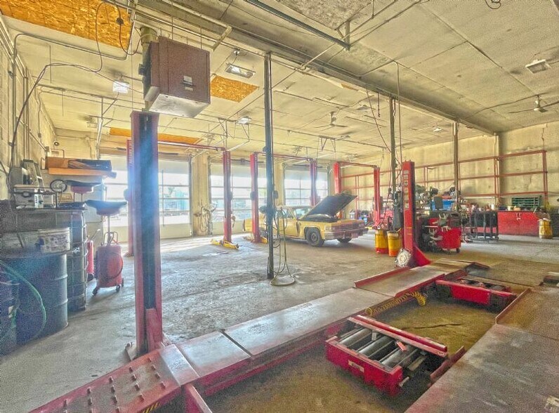 More Photos Of 1101 W Sheridan Ave, Shenandoah Auto Repair For Sale