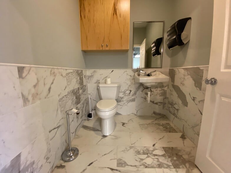 More Photos Of 455 Deanna Ln, Wando Storefront Retail Office For Sale