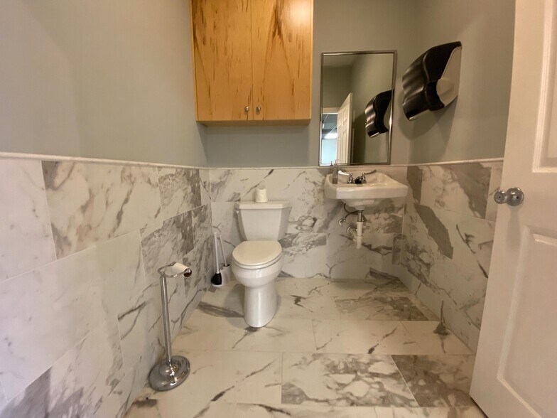 More Photos Of 455 Deanna Ln, Wando Storefront Retail Office For Sale