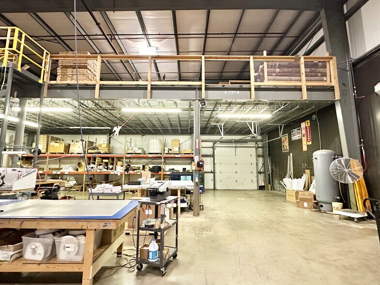 More Photos Of 648 Progress Ave, Munster Warehouse For Lease