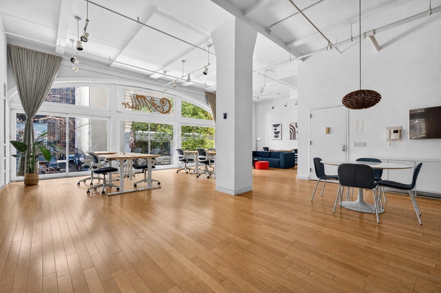 Primary Photo Of 40-42 W 17th St, New York Apartments For Lease