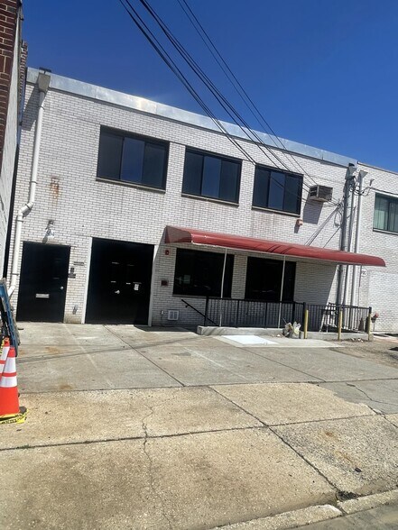 Primary Photo Of 504 Cherry Ln, Lane, New Hyde Park Warehouse For Lease