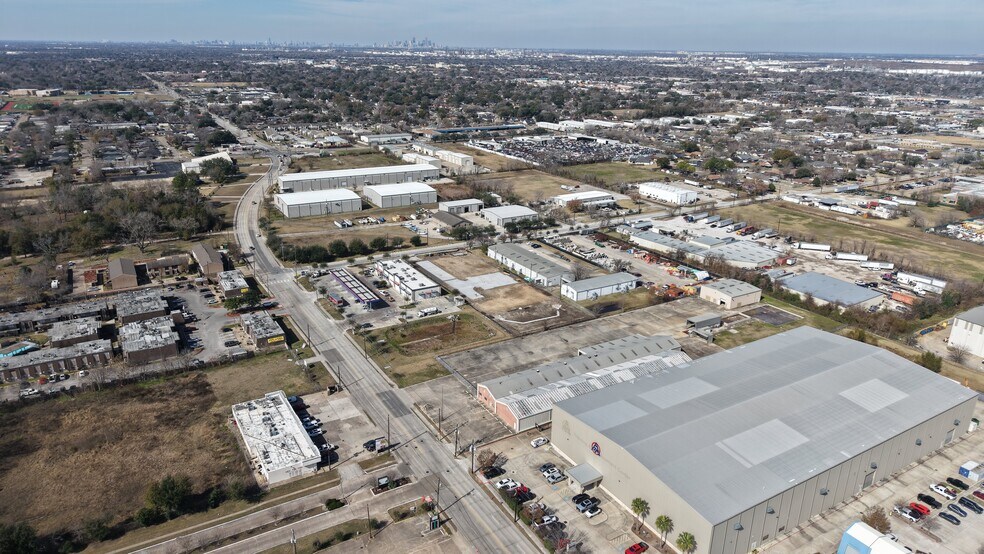 More Photos Of 2077 Magnolia Dr, Pasadena Industrial For Sale