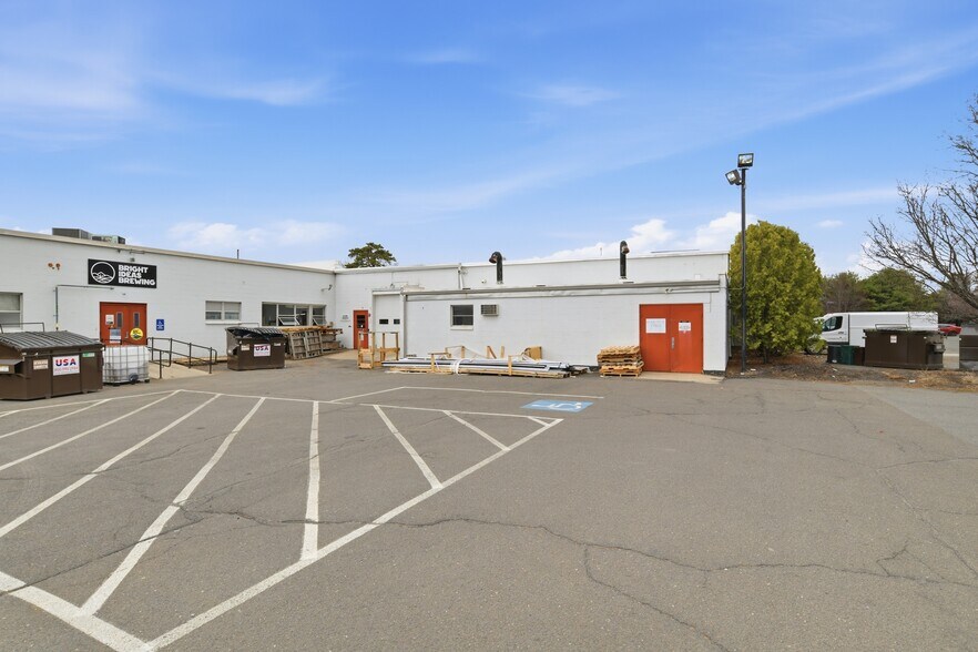 More Photos Of 109 Apremont Way, Westfield Manufacturing For Lease