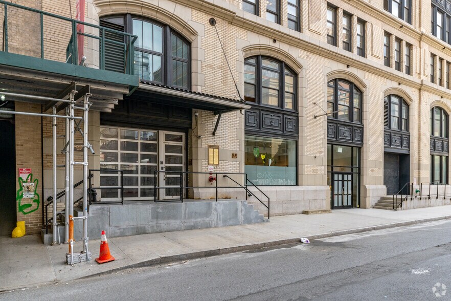 More Photos Of 210 Eleventh Ave, New York Office For Lease