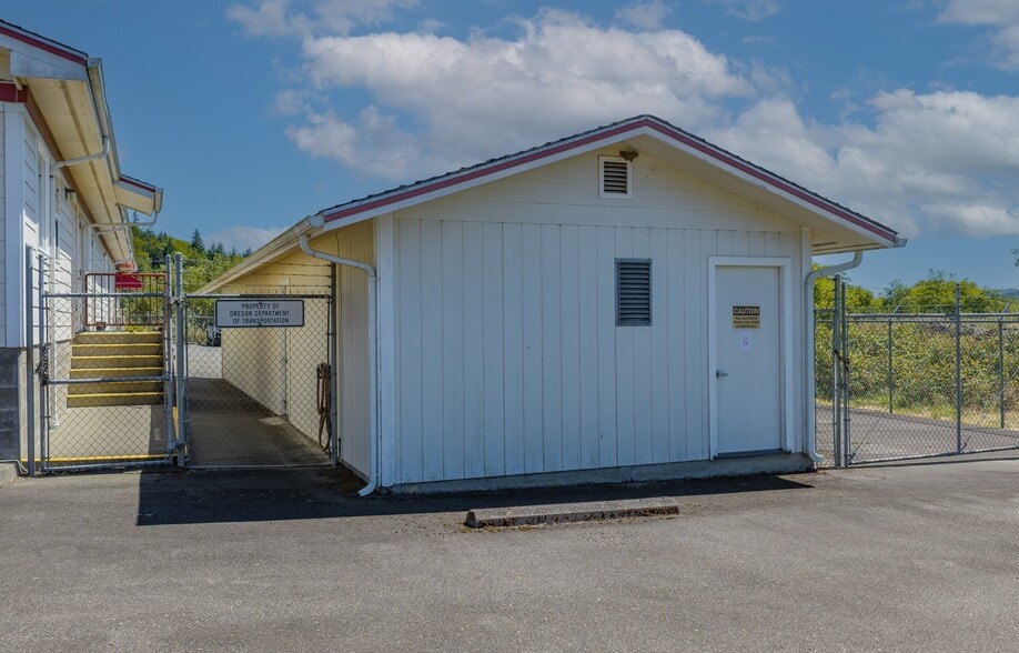 More Photos Of 307 Highway 42 E, Coquille Industrial For Sale