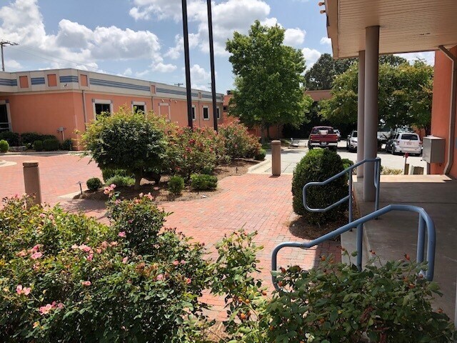 More Photos Of 807 W Ward Ave, High Point Office For Sale