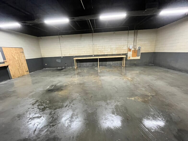 More Photos Of 163 Asten Rd, Clinton Warehouse For Lease