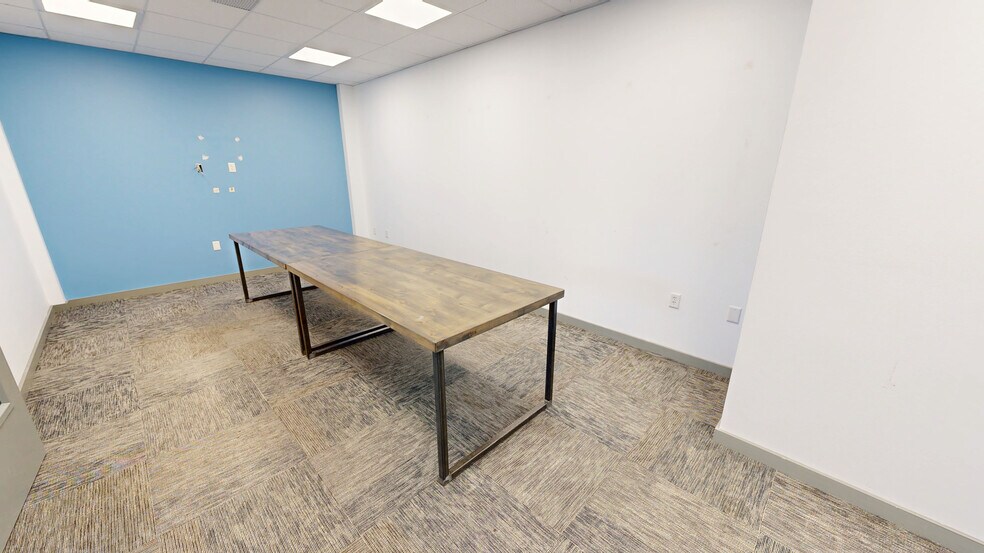 More Photos Of 402 SW A St, Bentonville Bank For Lease