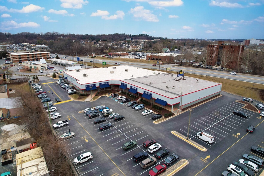 Primary Photo Of 200 W Padonia Rd, Timonium General Retail For Lease