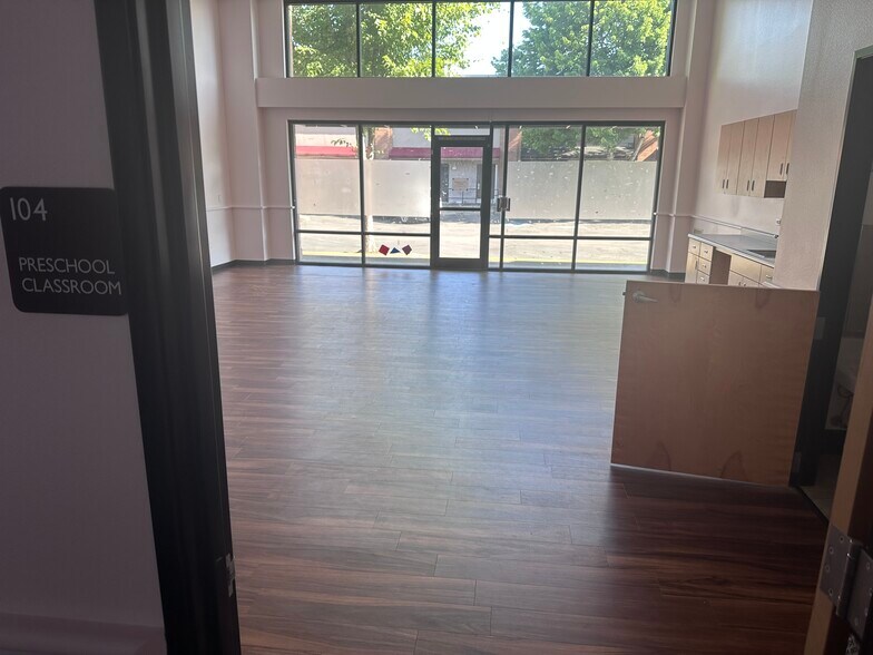 More Photos Of 8406 SW Main St, Wilsonville Freestanding For Lease