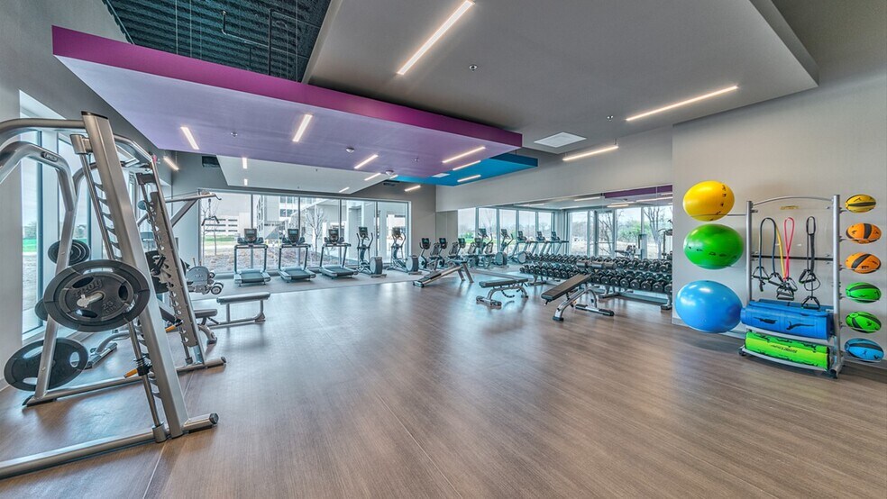 More Photos Of 900 W Bethany Dr, Allen Office For Lease