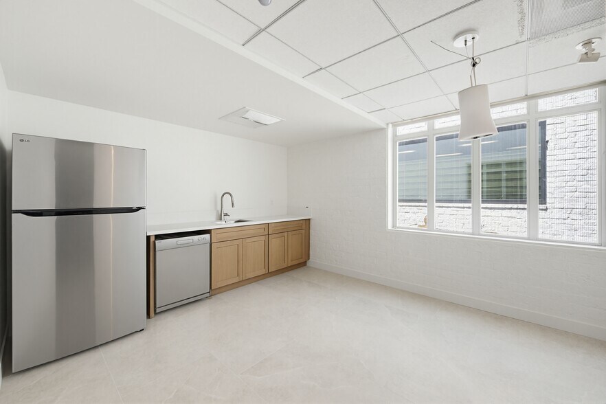 More Photos Of 4262 Wilshire Blvd, Los Angeles Office For Lease