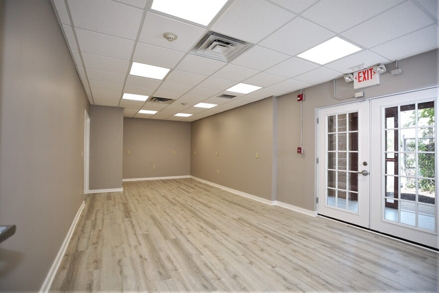 More Photos Of 60 Millstone Rd, Somerset Light Distribution For Lease