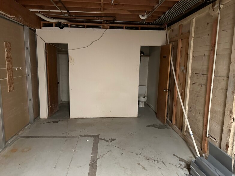More Photos Of 1640-1670 North Ave, Grand Junction Veterinarian Kennel For Sale