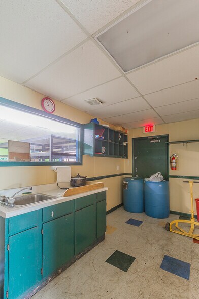 More Photos Of 300 Alamar St, Fort Oglethorpe General Retail For Sale