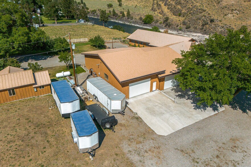More Photos Of 420-422 Main Street St, Riggins Specialty For Sale