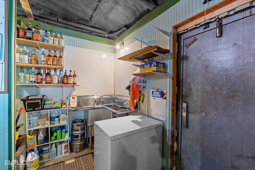 More Photos Of 7318 Ida State Line rd, Ida Bar For Sale